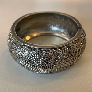 Silver tone bracelet, snap on bangle, hinged bracelet